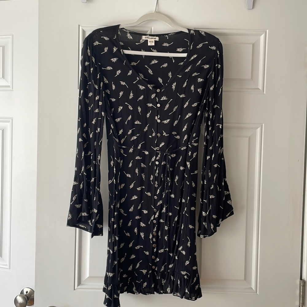 Billabong button front bell sleeve tie dress